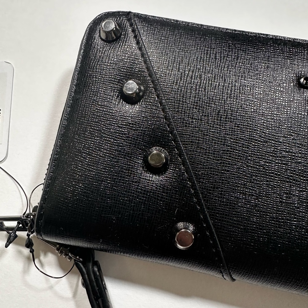 Guess wallet new with tags - Picture 3 of 8
